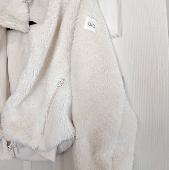 Alo Yoga Ivory Foxy Deep Pile Sherpa Full Zip Jacket - Picture 4 of 5
